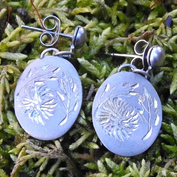 Nobska Craftsman Vintage Engraved Pewter Chrysanthemum Flower Earrings - Picture 1 of 9